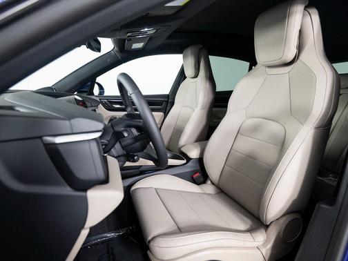 2025 Porsche Macan 4