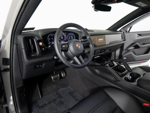 2026 Porsche Cayenne GTS