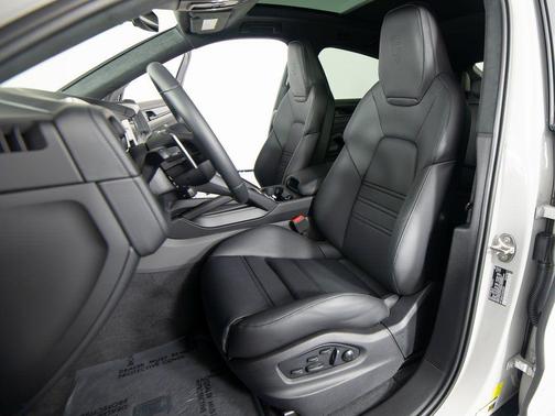 2026 Porsche Cayenne GTS