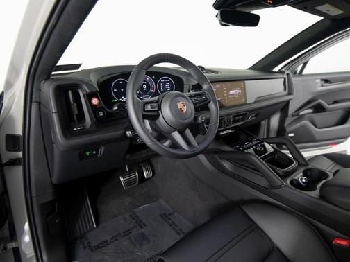 2026 Porsche Cayenne GTS