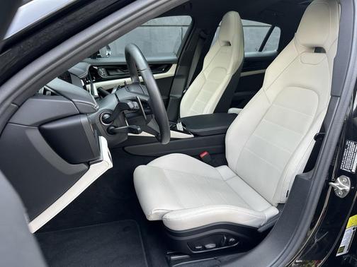 2025 Porsche Panamera 4