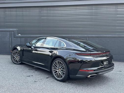 2025 Porsche Panamera 4