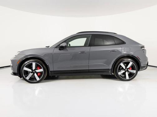 2025 Porsche Macan Turbo