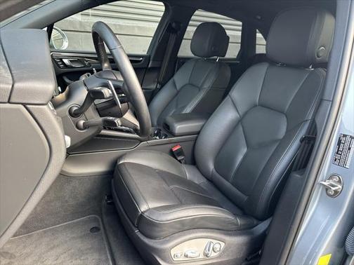 2022 Porsche Macan Base