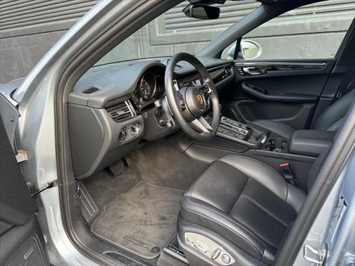 2022 Porsche Macan Base