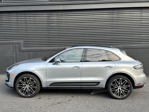 2022 Porsche Macan Base