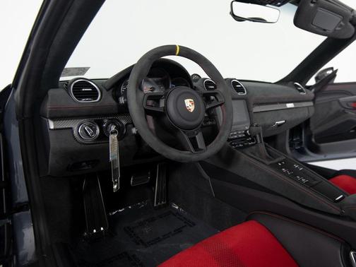 2024 Porsche 718 Spyder RS