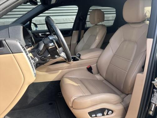 2021 Porsche Cayenne Base (Tiptronic)