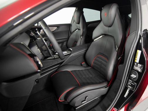 2025 Ferrari Purosangue 