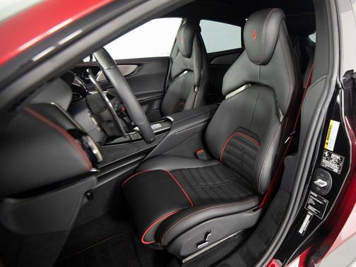 2025 Ferrari Purosangue Base