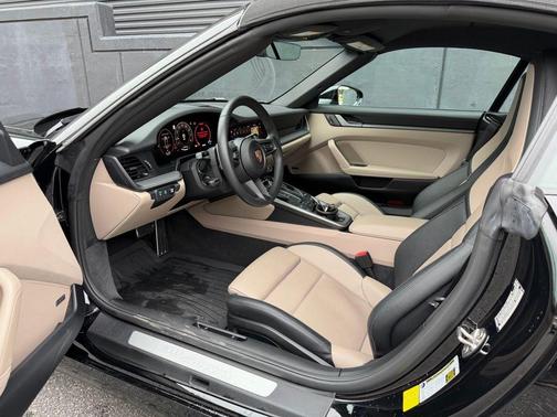 2025 Porsche 911 Carrera