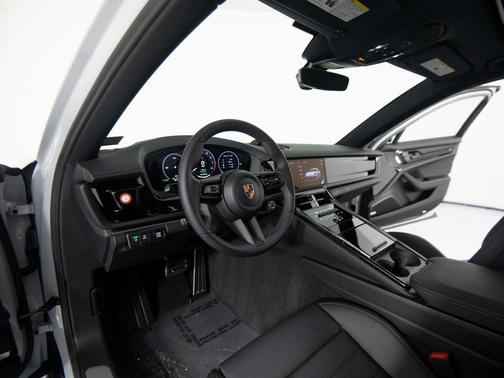 2026 Porsche Panamera 4