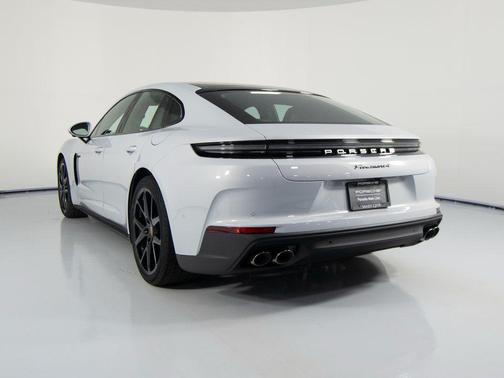 2026 Porsche Panamera 4