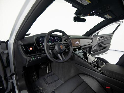 2026 Porsche Panamera 4