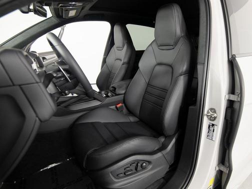2026 Porsche Cayenne GTS