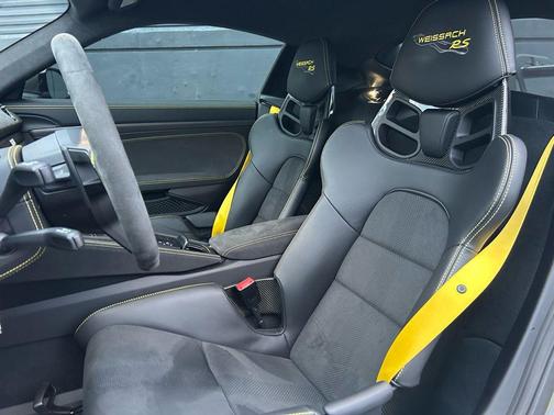 2024 Porsche 718 Cayman GT4 RS
