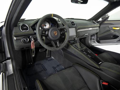 2024 Porsche 718 Cayman GT4 RS