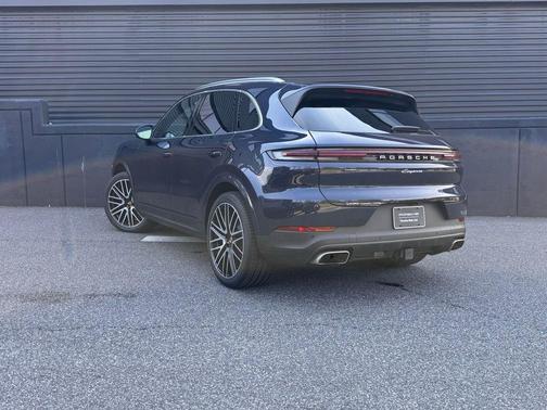 Algarve Blue Metallic 2025 Porsche Cayenne Cayenne