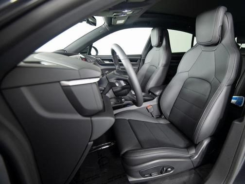 2025 Porsche Macan 4