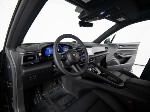 2025 Porsche Macan 4