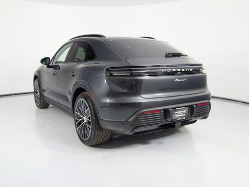 2025 Porsche Macan 4