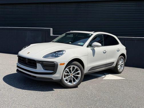 Chalk 2025 Porsche Macan Macan