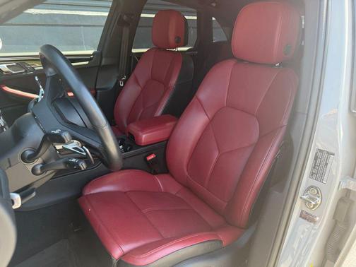 Chalk 2025 Porsche Macan Macan