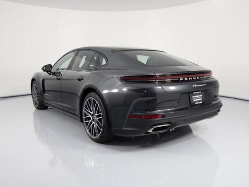 2026 Porsche Panamera 4