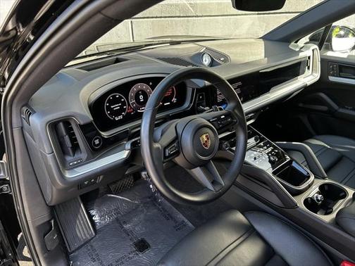 2024 Porsche Cayenne Base (Tiptronic)