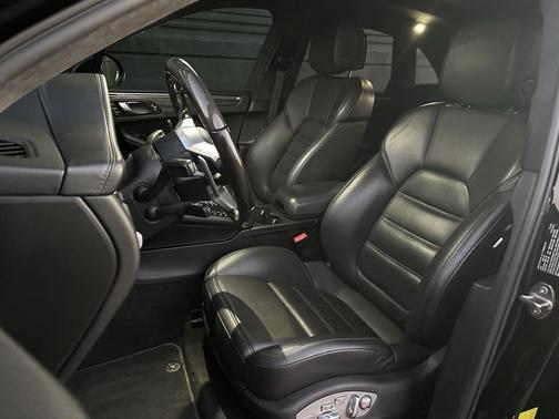 2021 Porsche Macan Turbo