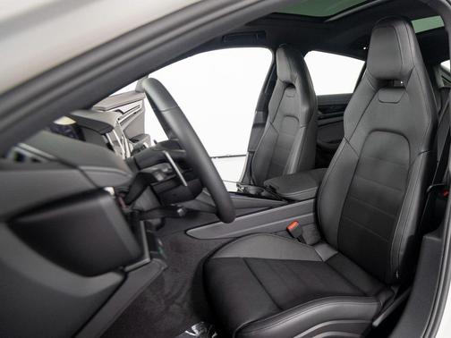 2026 Porsche Panamera 4