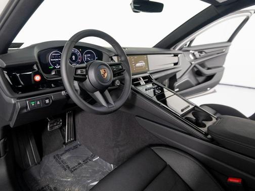 2026 Porsche Panamera 4