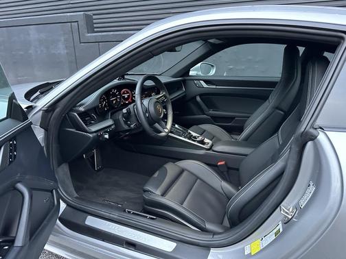 2024 Porsche 911 Carrera