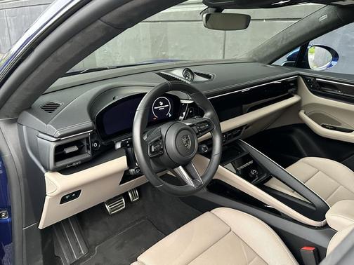 2024 Porsche Macan Turbo