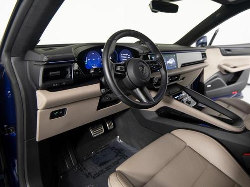 2024 Porsche Macan Turbo