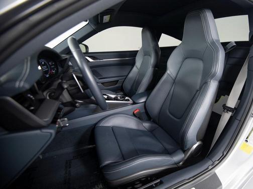 2021 Porsche 911 Carrera