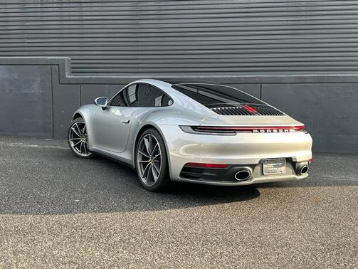 2021 Porsche 911 Carrera