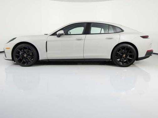 2025 Porsche Panamera 4