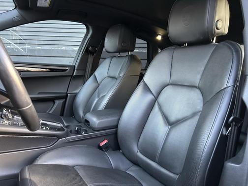 2020 Porsche Macan S