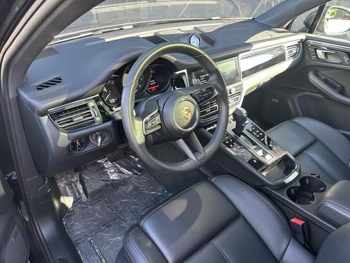 2025 Porsche Macan T