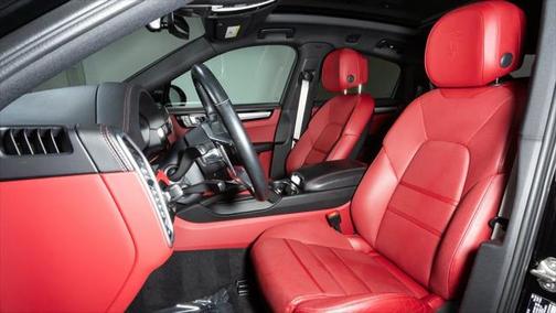 2023 Porsche Cayenne Platinum Edition