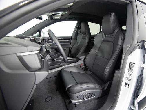 2026 Porsche Macan Electric 4S