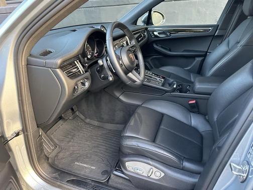 2025 Porsche Macan T