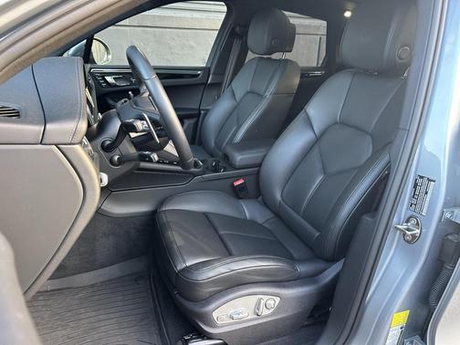 2025 Porsche Macan T