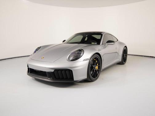 2025 Porsche 911 Carrera 4 GTS