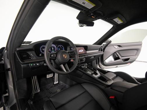 2025 Porsche 911 Carrera 4 GTS