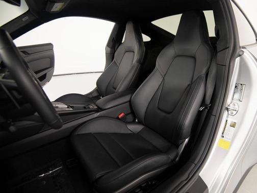 2025 Porsche 911 Carrera 4 GTS