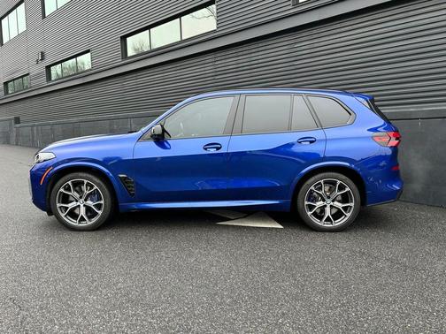2024 BMW X5 M60i