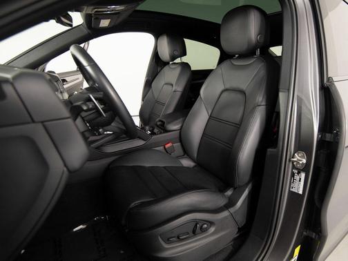 2024 Porsche Cayenne Base (Tiptronic)