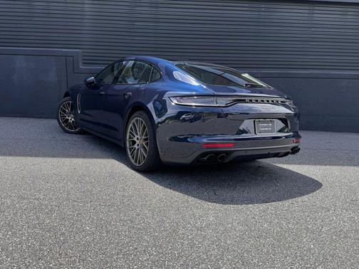 Night Blue Metallic 2023 Porsche Panamera 4 Platinum Edition